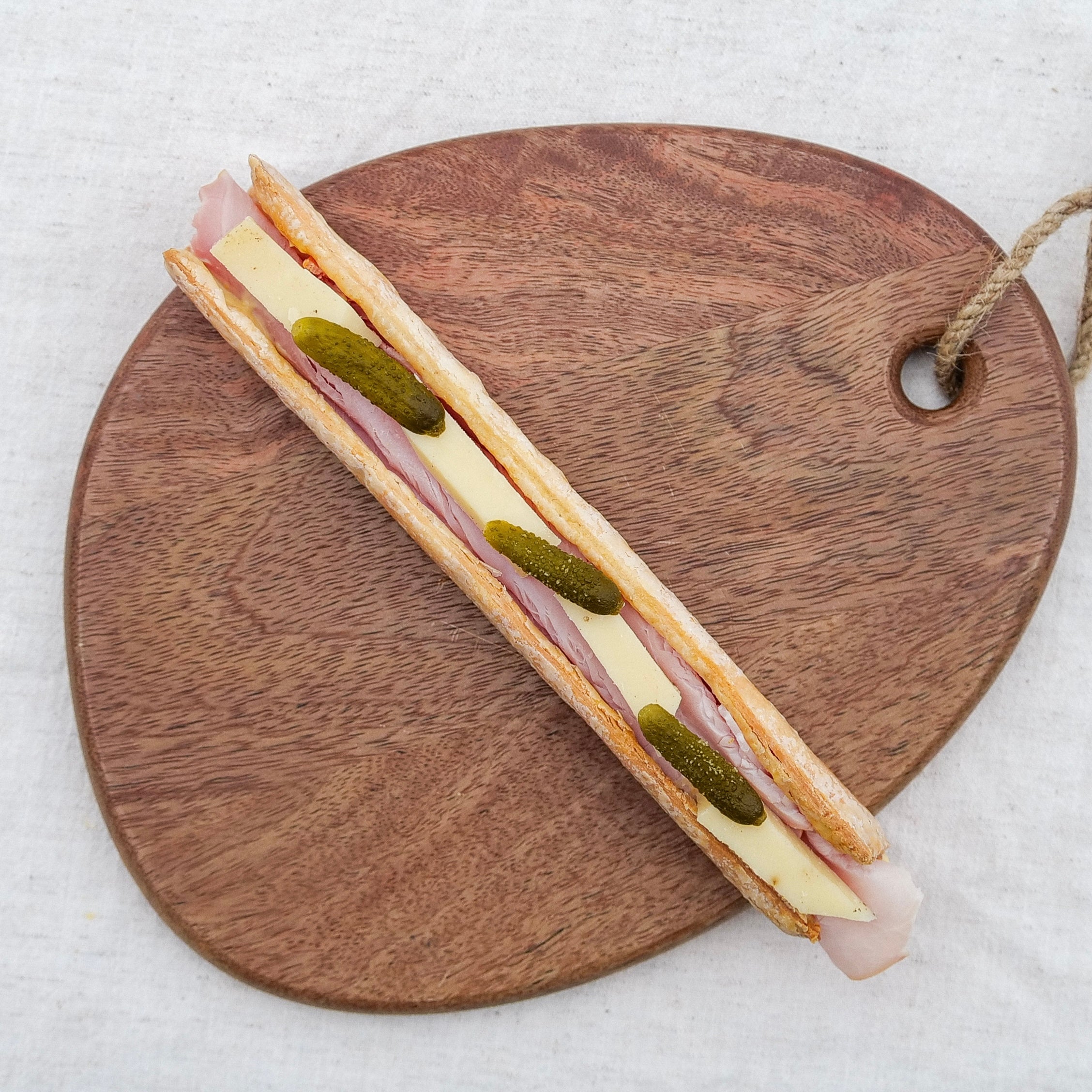 Sandwich Feuilleté Jambon- Beurre