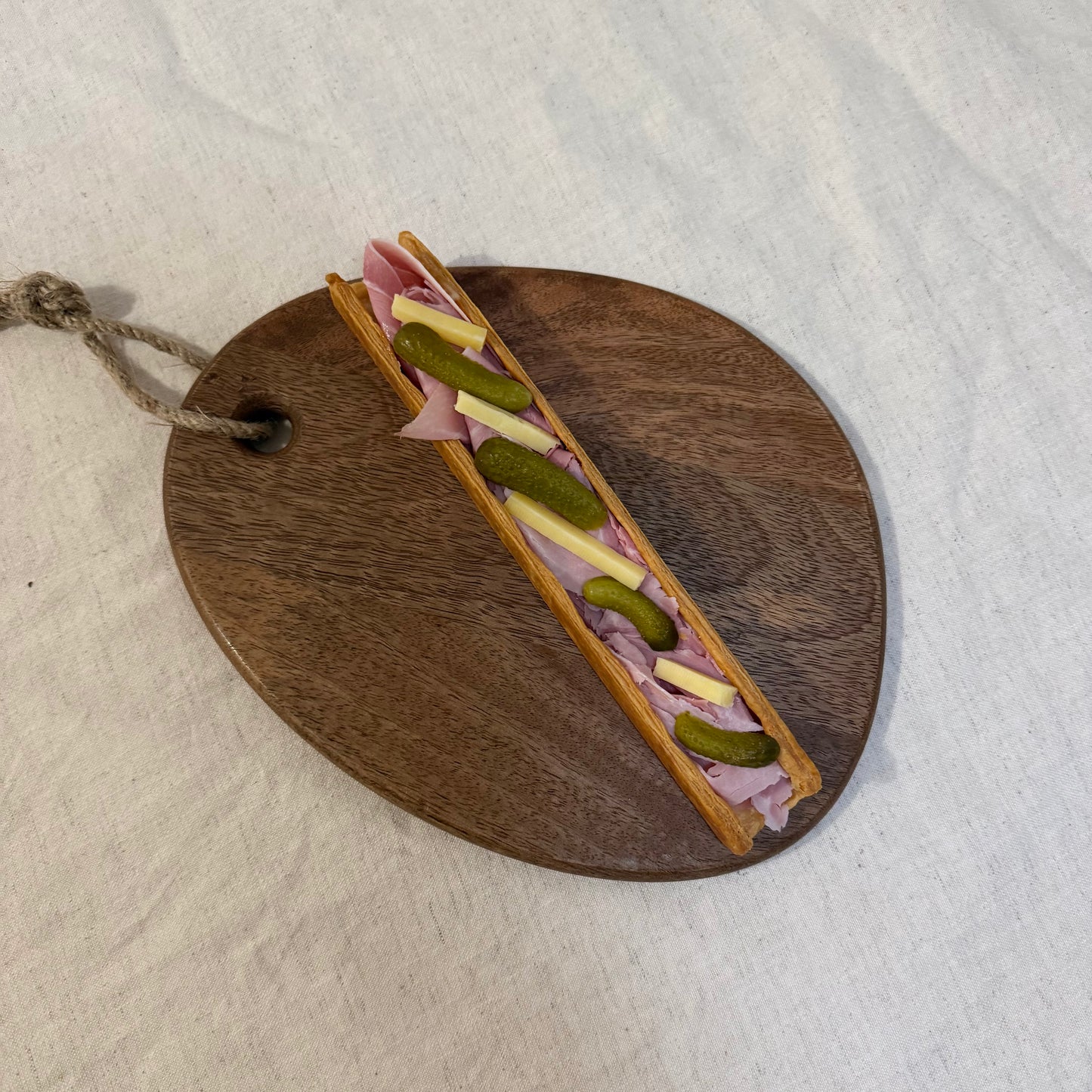 Sandwich Feuilleté Jambon- Beurre